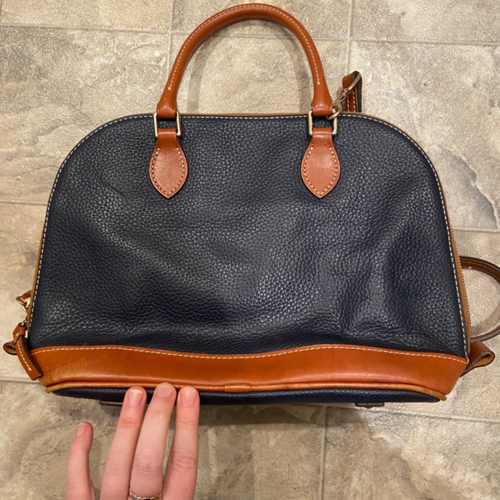 Dooney & Bourke Pebble Grain Domed Zip Satchel Bag navy  Tan Leather  mint condi - Picture 4 of 11